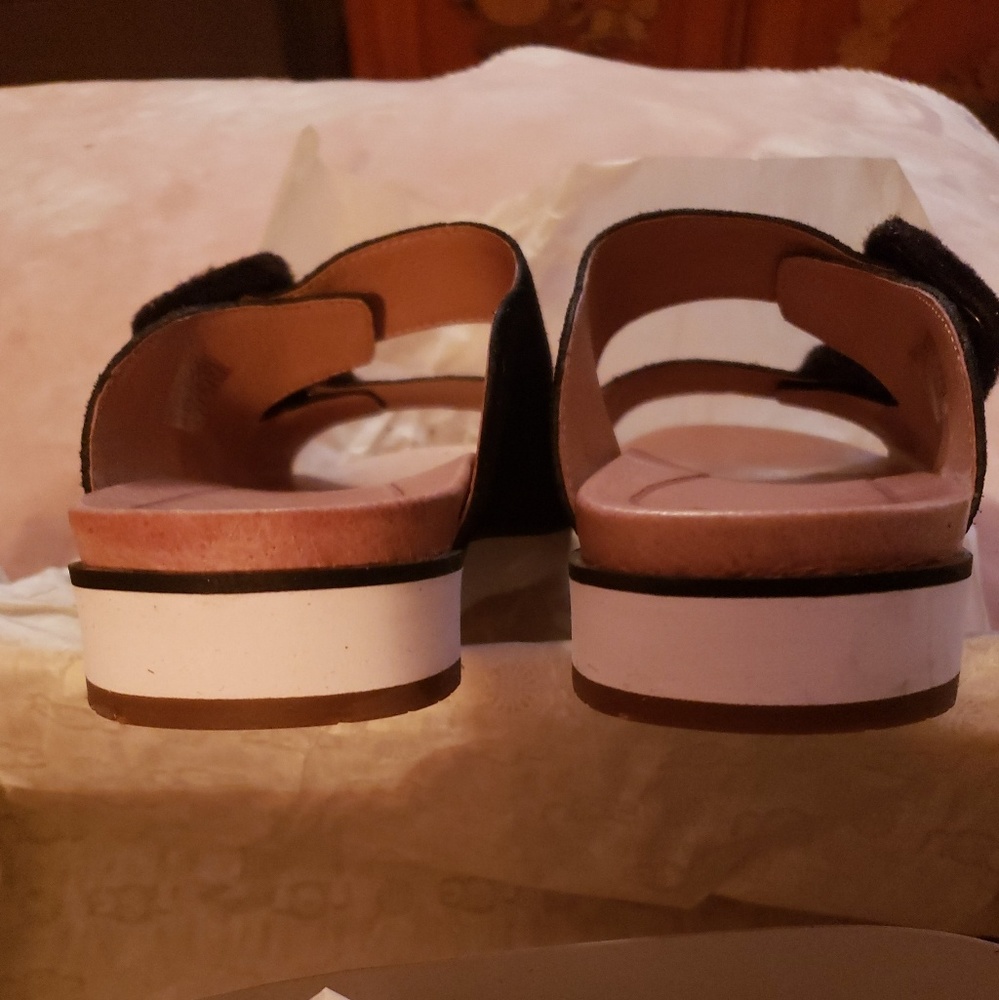 Women's Uggs Sandles - Picture 6 of 9